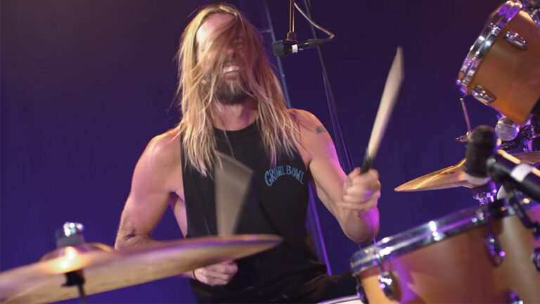 Lee más sobre el artículo Famosos reaccionan a la muerte de Taylor Hawkins, baterista de Foo Fighters