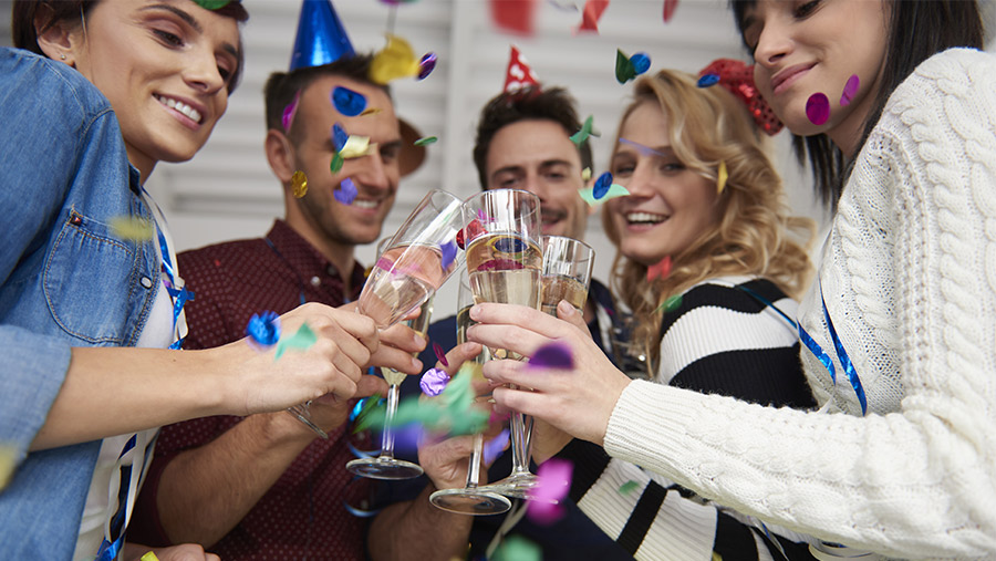 Las fiestas sorpresas nunca van a pasar de moda, además de las frases de cumpleaños para hermana, pero tampoco te olvides de las frases de cumpleaños para hermana en todo momento