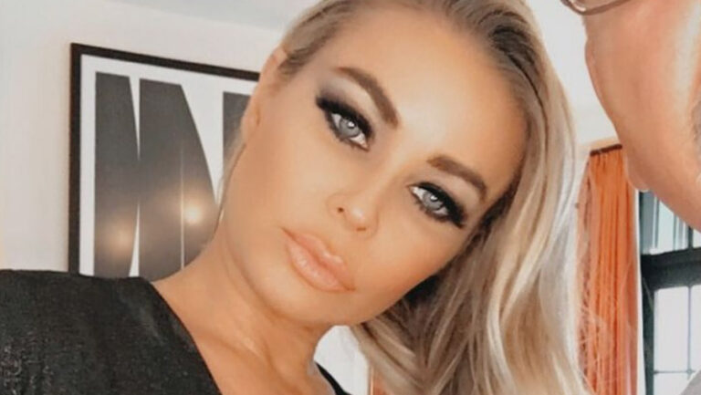 Lee más sobre el artículo Carmen Electra abre su cuenta de OnlyFans a los 50 años ¡y explica sus verdaderos motivos!