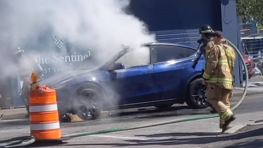 Tesla Model Y en incendio