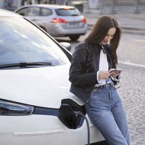 Lee más sobre el artículo ¡Gran proyecto! Francia impulsa renta de autos eléctricos por solo 100 euros mensuales