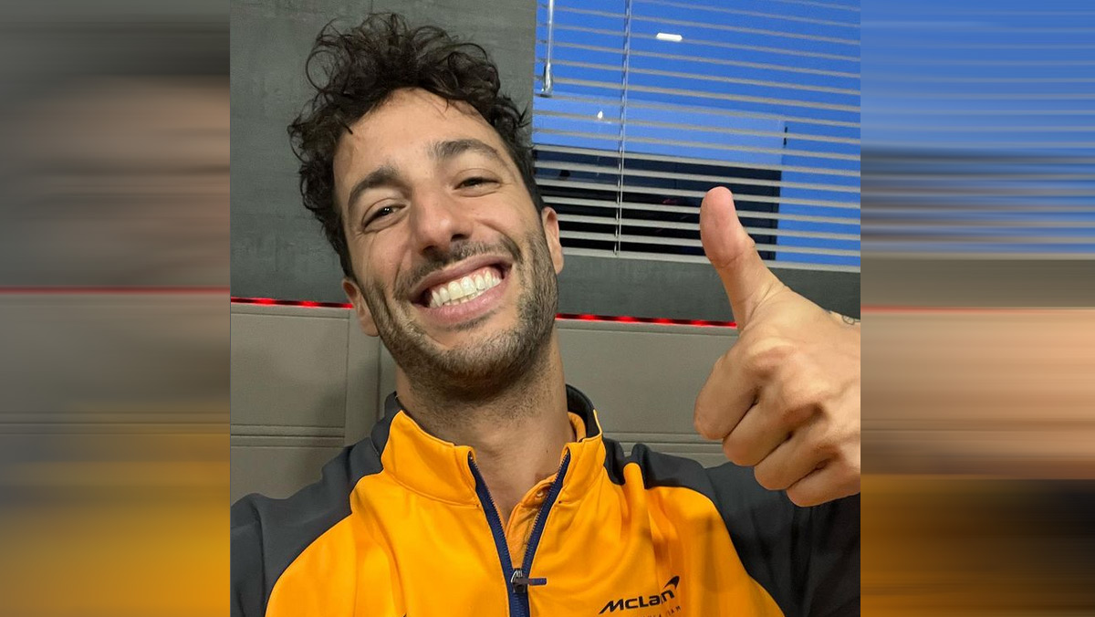 Daniel Ricciardo con indumentaria de McLaren