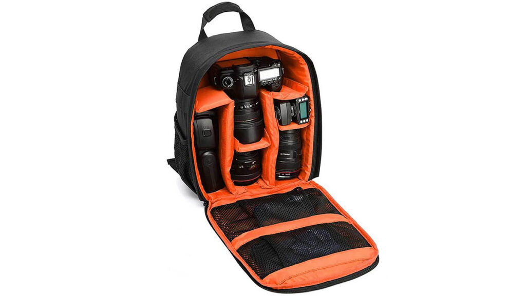 Mochila con interior naranja para el traslado de cámara de fotografía y accesorios