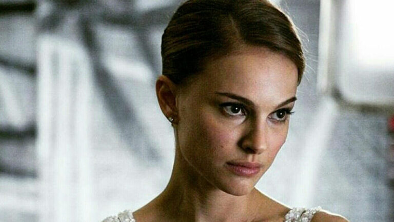 Lee más sobre el artículo Detienen rodaje de serie Lady in the Lake con Natalie Portman ¡Los amenazaron en Baltimore!