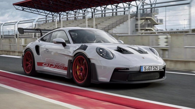 Lee más sobre el artículo Porsche 911 GT3 RS 2023: Ligero, aerodinámico y ajustado para un manejo impetuoso