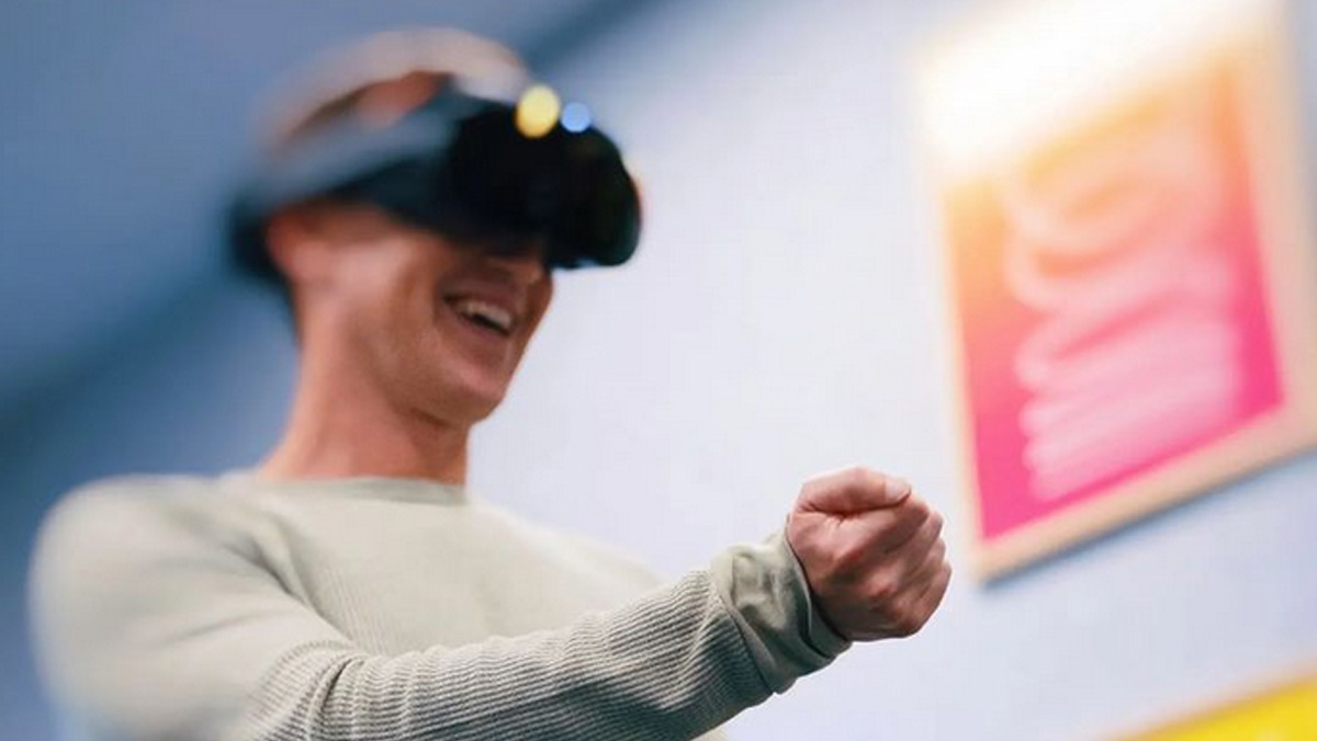 Mark Zuckerberg con gafas de realidad virtual