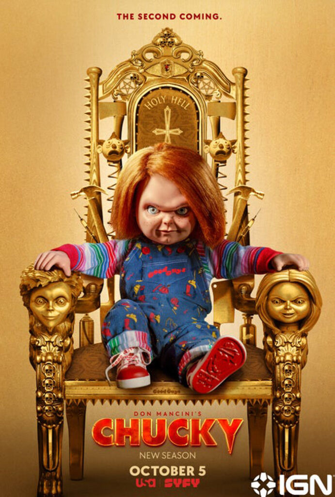 Chucky sentado en un trono de oro
