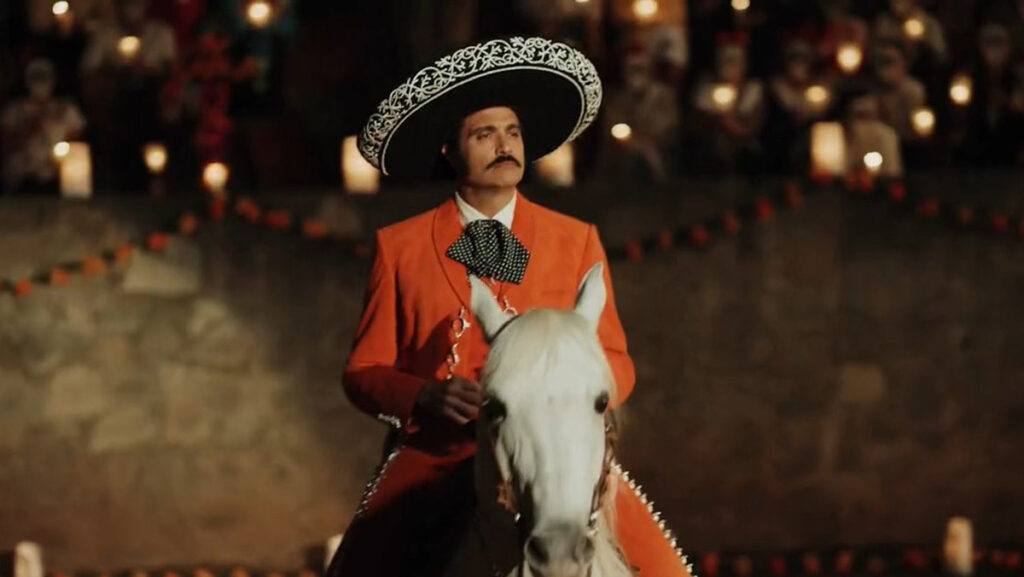 Jaime Camil como Vicente Fernández