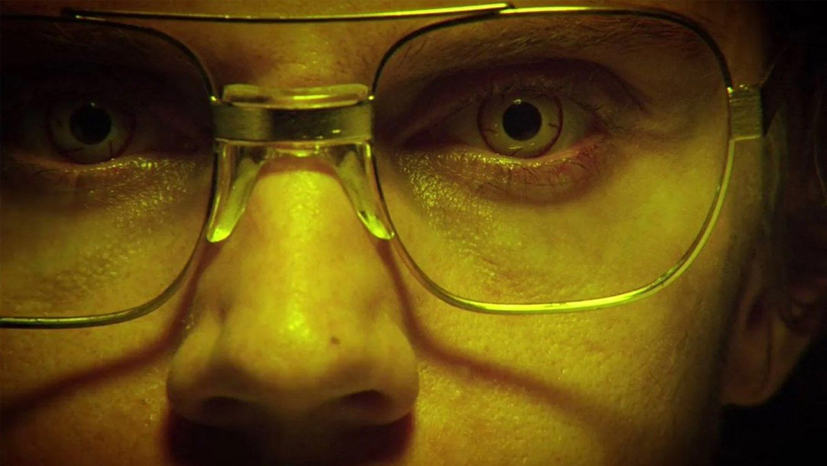 Ojos de Evan Peters como Jeffrey Dahmer
