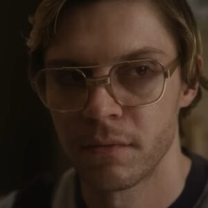 Lee más sobre el artículo Monstruo: La historia de Jeffrey Dahmer. Sinopsis, tráiler, reparto, curiosidades y críticas ¡El carnicero de Milwaukee llega a Netflix!