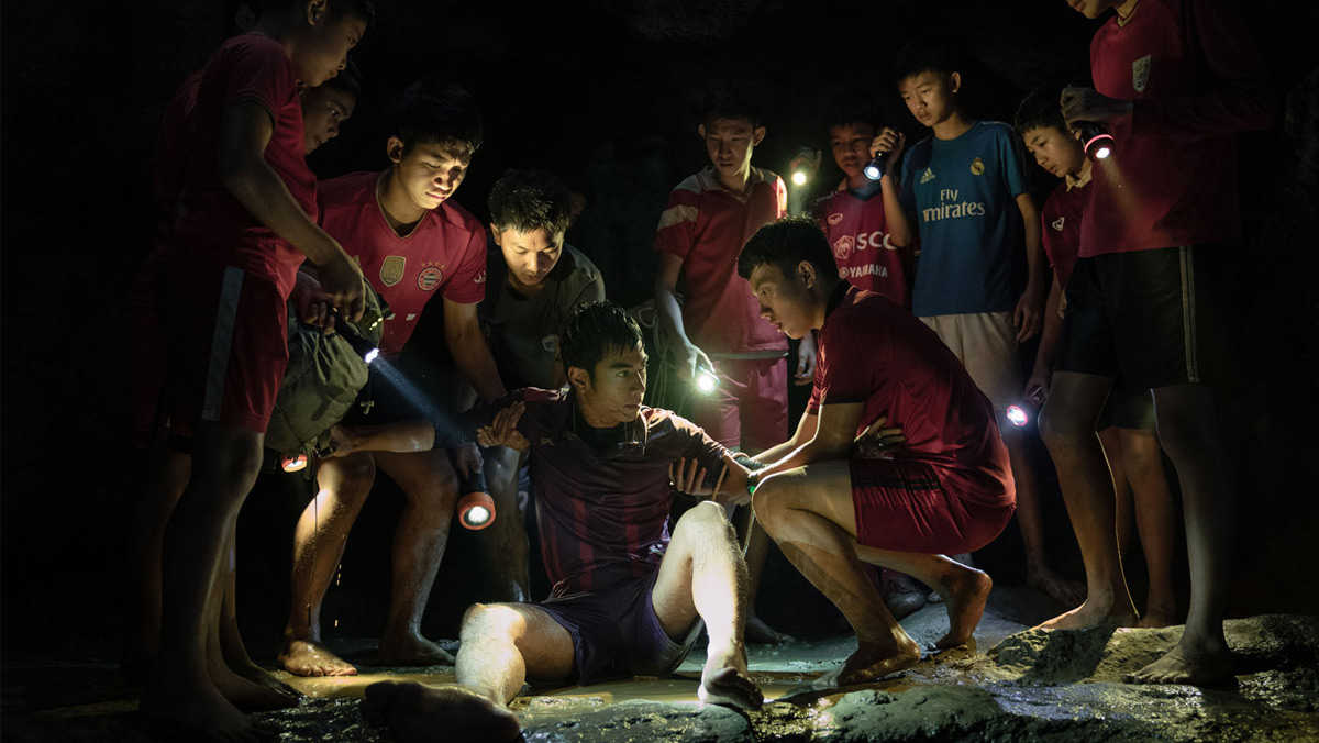 Equipo ficticio de jóvenes que quedaron atrapados en las cuevas de Tailandia