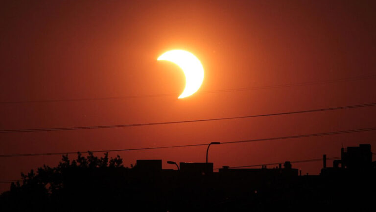 Lee más sobre el artículo ¿Listo para el espectáculo? Lo que debes saber sobre el eclipse parcial de Sol