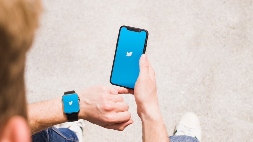 Twitter en smartphone y smartwatch