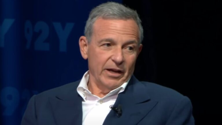 Lee más sobre el artículo <strong>¿El rey ha vuelto? Bob Iger regresa del exilio como CEO de Disney</strong>