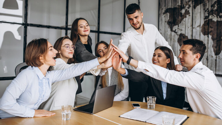 Lee más sobre el artículo <strong>¿Por qué es importante el clima laboral en las empresas?</strong>