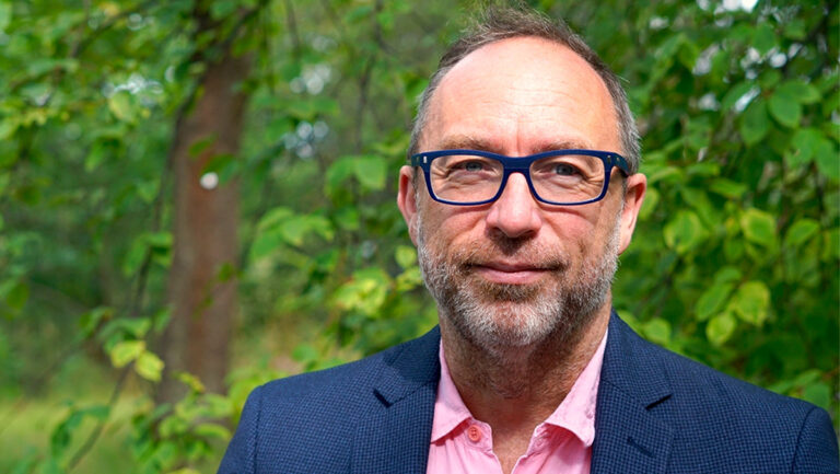 Lee más sobre el artículo <strong>¡Esto dijo el cofundador de Wikipedia! Jimmy Wales habla sobre Elon Musk y Twitter</strong>