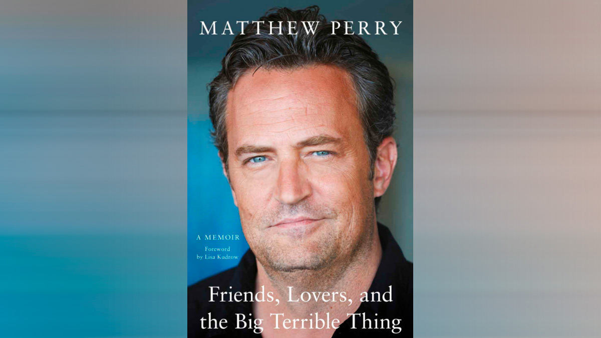El libro que destapa las luchas privadas con la adicción del actor Matthew  Perry