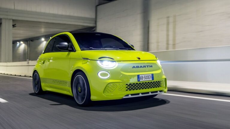 Lee más sobre el artículo <strong>¡El primer eléctrico del Escorpión! Así es el Abarth 500e, ecológico y dinámico</strong>