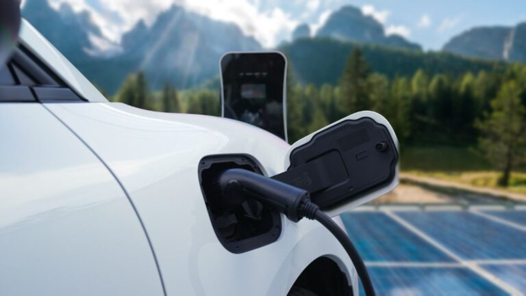 Lee más sobre el artículo <strong>¡Nuevo impuesto golpea a los autos eléctricos en Noruega!</strong>