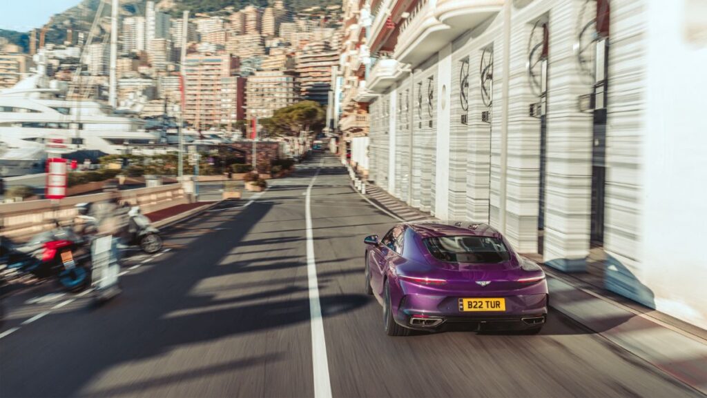 Coche de Bentley morado