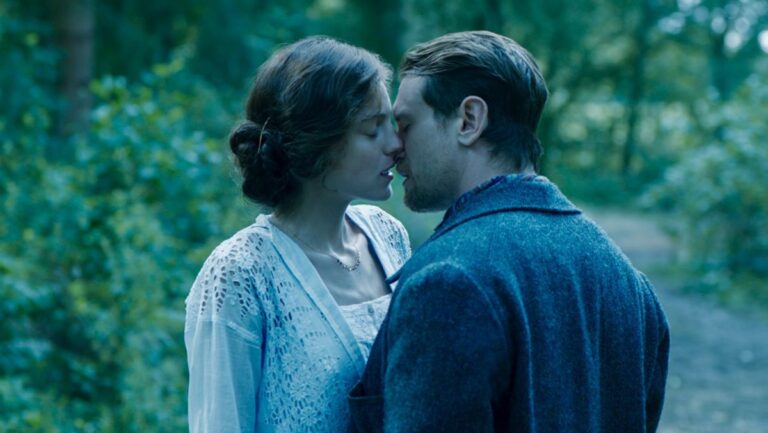 Lee más sobre el artículo El amante de Lady Chatterley: Sinopsis, tráiler, reparto, curiosidades y críticas ¡Un romance prohibido y pasional!