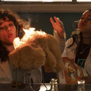 Lee más sobre el artículo <strong>La flor más bella: Sinopsis, fecha de estreno, tráiler, reparto y críticas ¡Inspirada en las vivencias de Michelle Rodríguez!</strong>