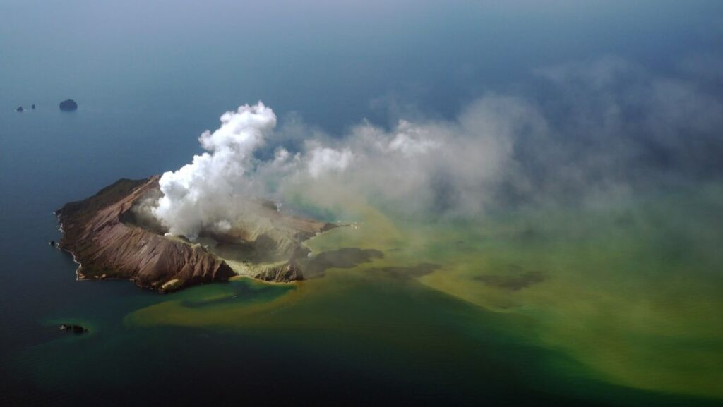 Escena de El volcán Rescate en Whakaari