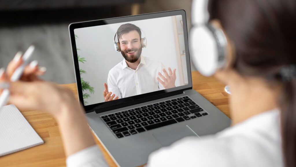 Mujer en videollamada