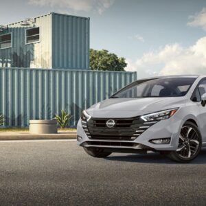 Lee más sobre el artículo <strong>Nissan Versa 2023: Rediseñado para mantener el liderazgo ¿Es buen carro?</strong>