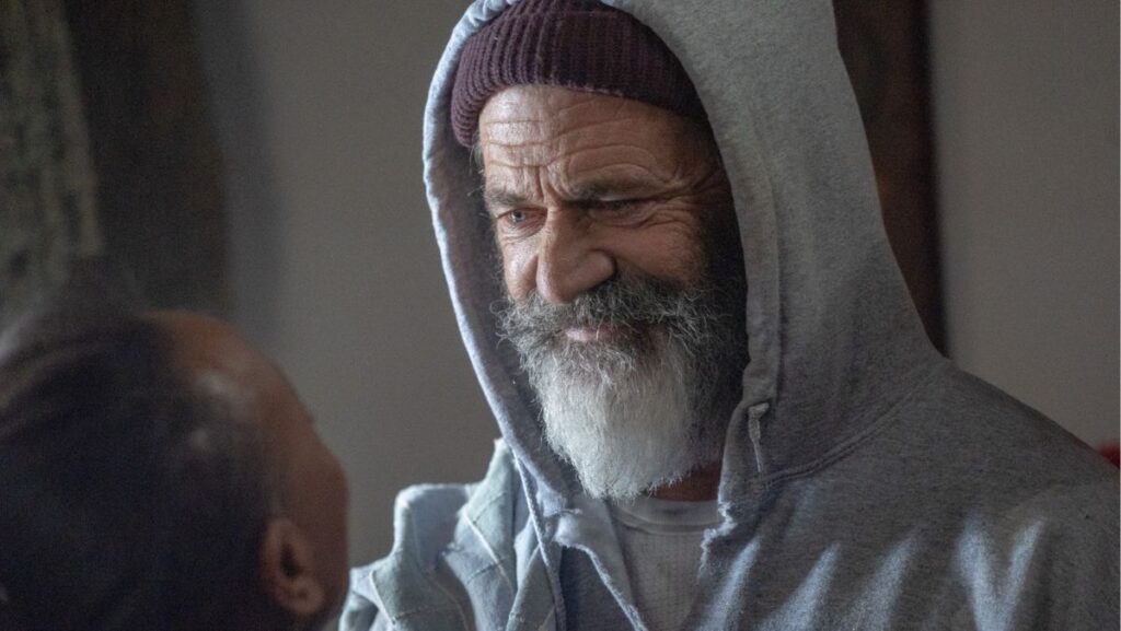 Mel Gibson con sudadera vieja