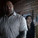 <strong>Llaman a la puerta: Sinopsis, Tráiler, Reparto y Críticas ¡Un thriller de sacrificio y apocalipsis!</strong>