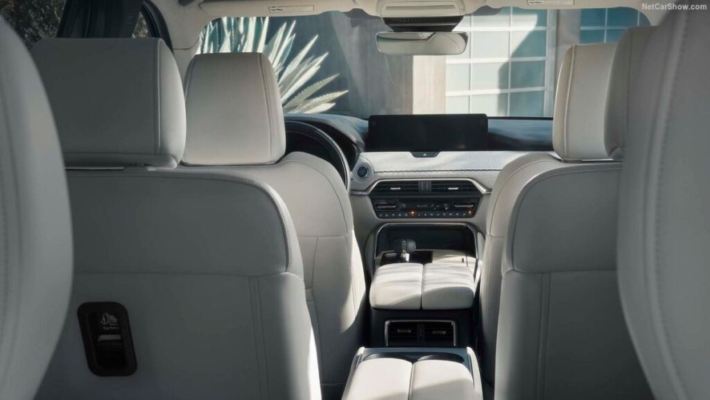 Interior de camioneta de Mazda