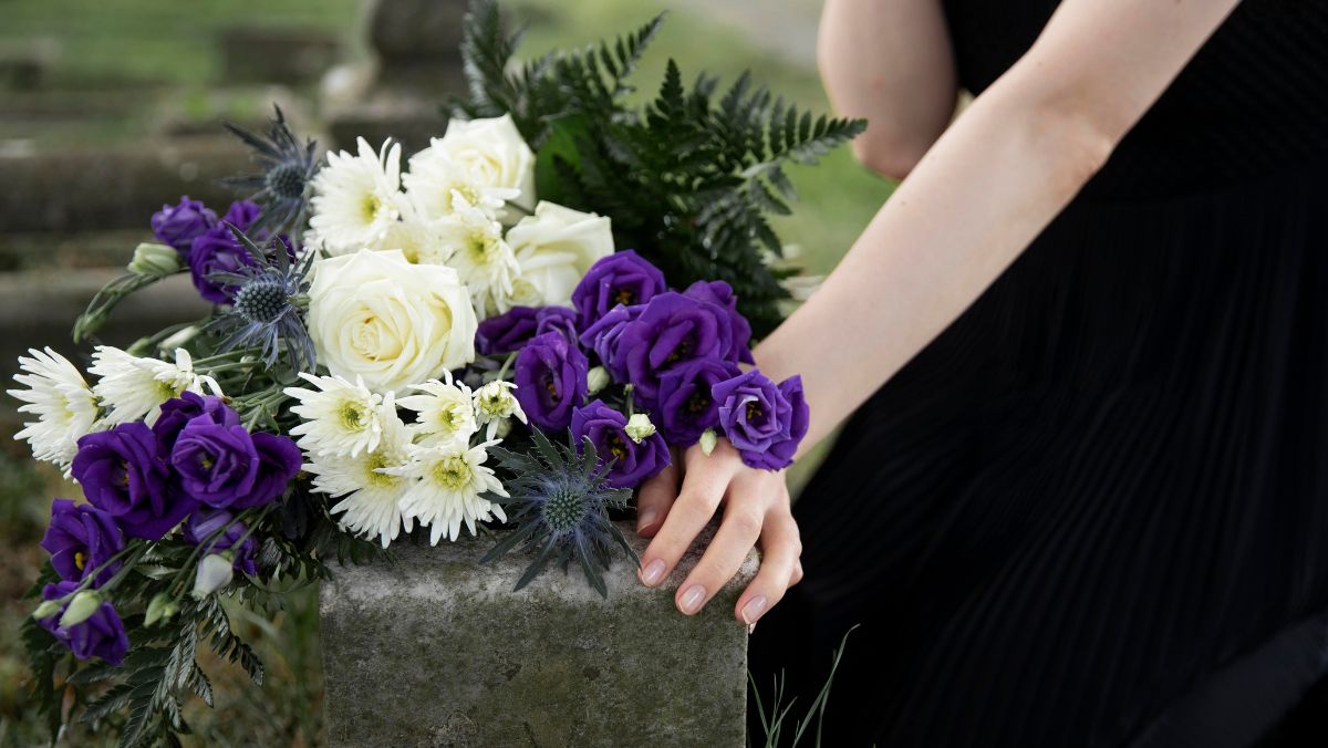 Flores en lápida