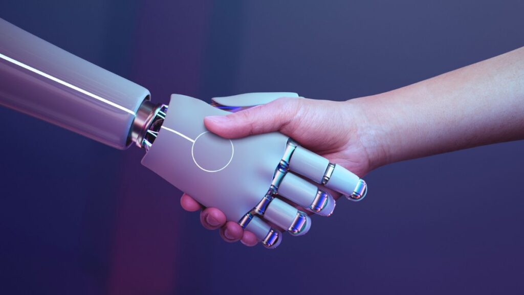 Ser humano estrechando mano con robot