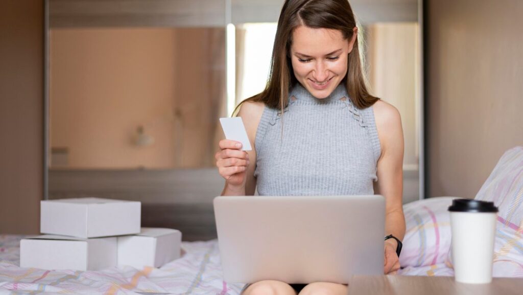 Mujer comprando en línea