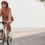 Cowboy 4: Una bicicleta eléctrica inteligente que se adapta al entorno