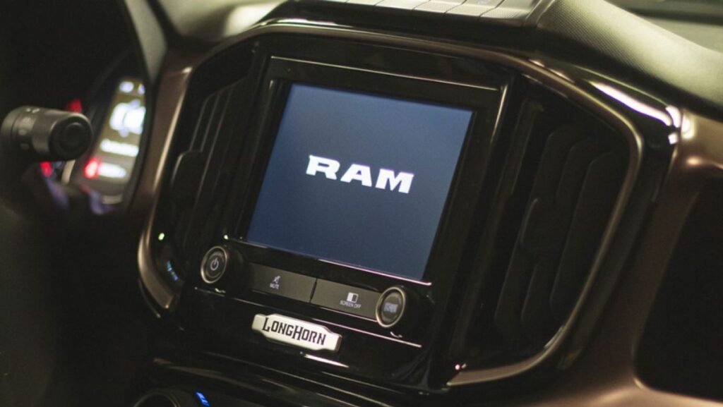 RAM 700 2023