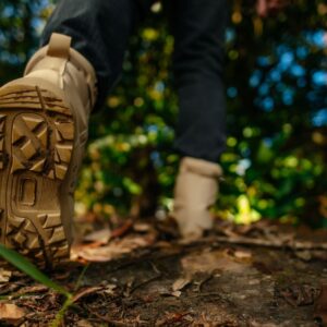 Lee más sobre el artículo Beneficios de usar botas de trekking para tu salud y bienestar