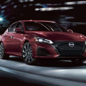 Lee más sobre el artículo Nissan Altima 2023: Familiar y eficiente, pero poco emocionante ¿Es buen carro?