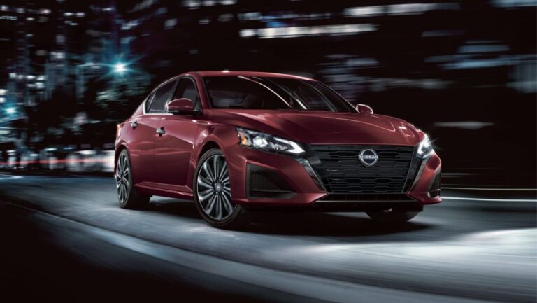 Lee más sobre el artículo Nissan Altima 2023: Familiar y eficiente, pero poco emocionante ¿Es buen carro?