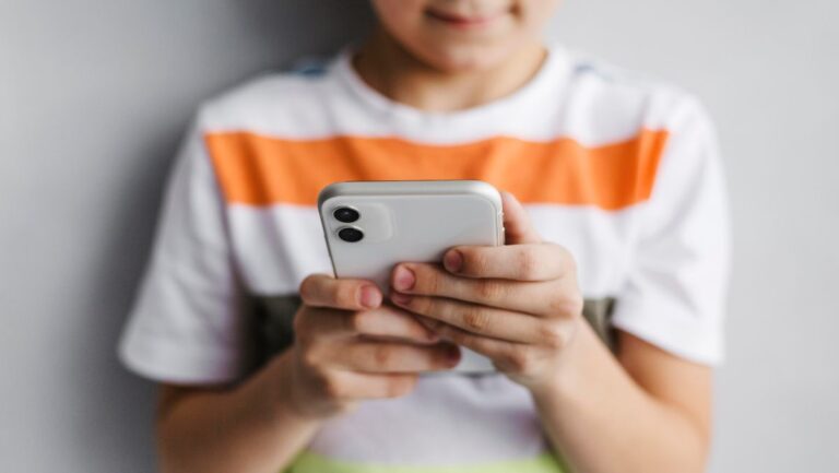 Lee más sobre el artículo Los peligros de las redes sociales para los niños