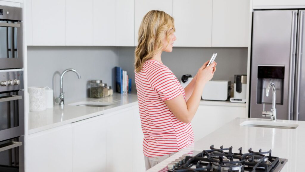 ¿Cómo aprovechar la refrigeradora inteligente con tu celular?