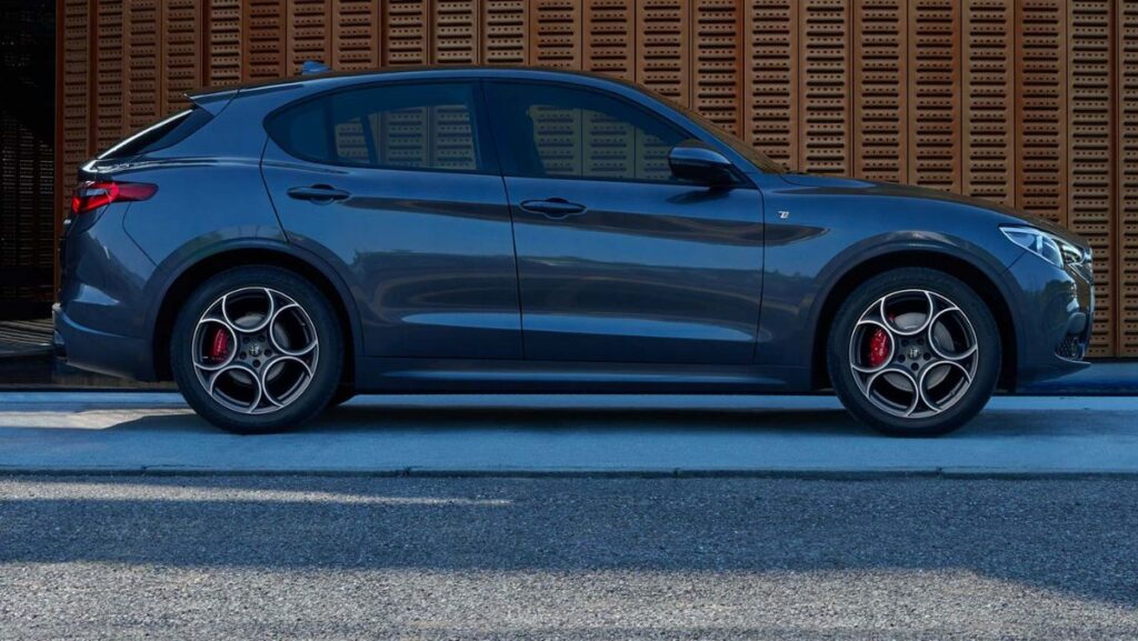 Alfa Romeo Stelvio 2023