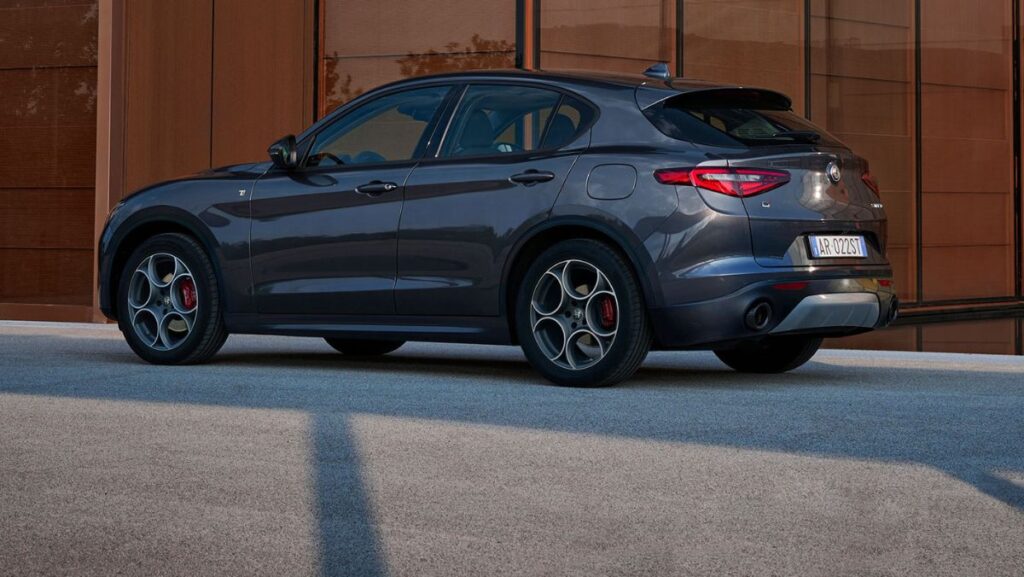 Alfa Romeo Stelvio 2023