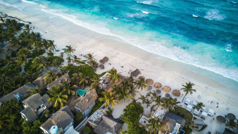 Lee más sobre el artículo Bienes raíces en Tulum: un paraíso tropical con las propiedades más lujosas de la Riviera Maya