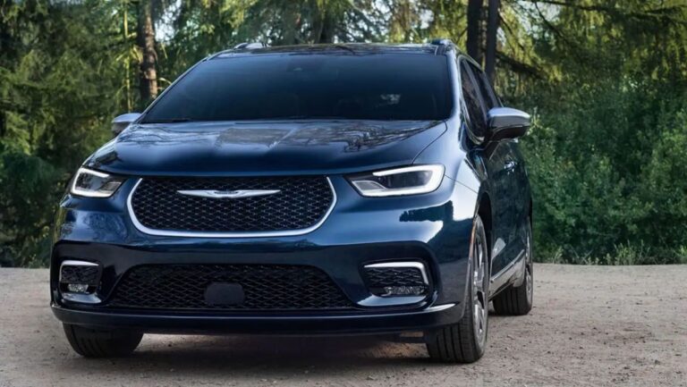 Lee más sobre el artículo Otro retiro para la Chrysler Pacifica Hybrid 2023: La minivan podría incendiarse