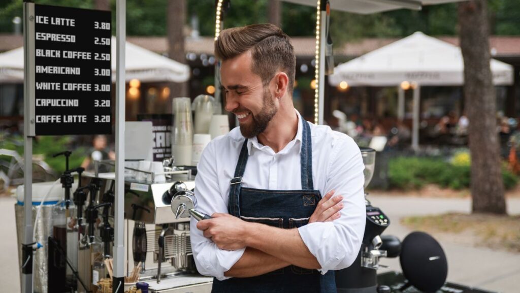 Barista con negocio de café en la calle