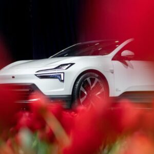 Lee más sobre el artículo Polestar 4 comienza entregas en Europa