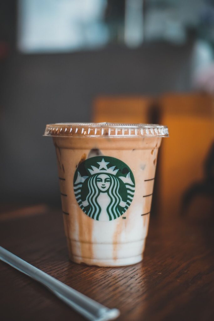 Por qué un café Starbucks es tan caro