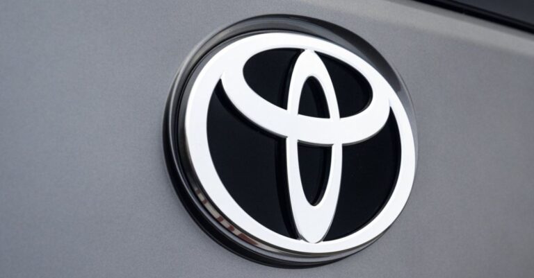 Lee más sobre el artículo ¿Por qué Toyota firmó un acuerdo con Tesla para adoptar el estándar NACS?